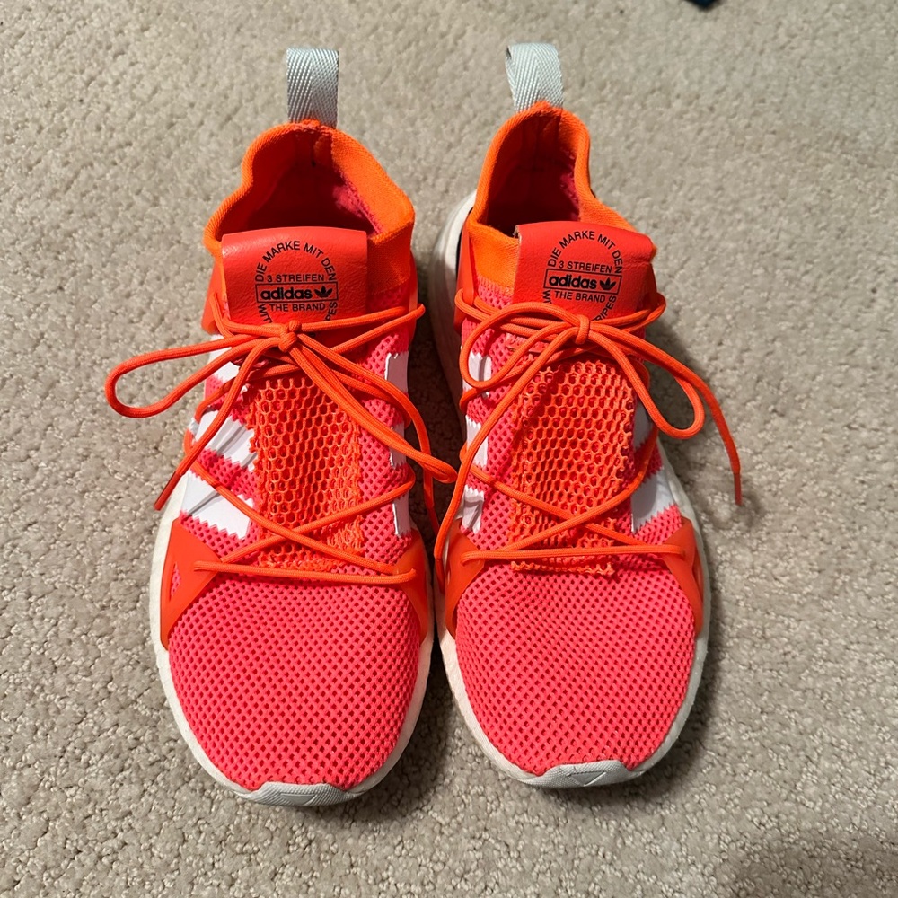 Adidas tennis shoes size 7